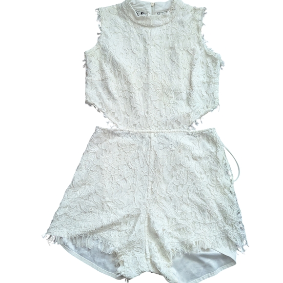 Alexis Cut Back Lace Romper - Picture 6 of 10